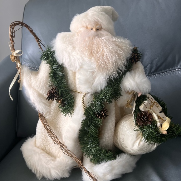 NEW VINTAGE LARGE PORCELAIN FACE/ HANDS SANTA